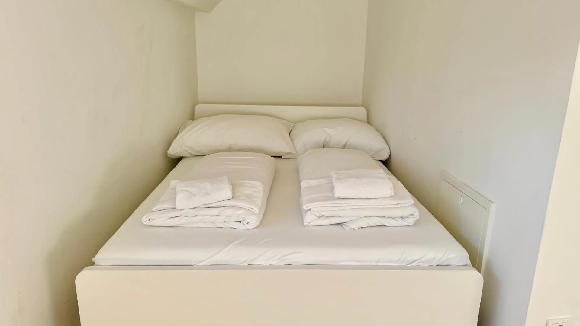 Premium 4 Bedroom Penthouse - Free Parking Vienna 0*,  Austria