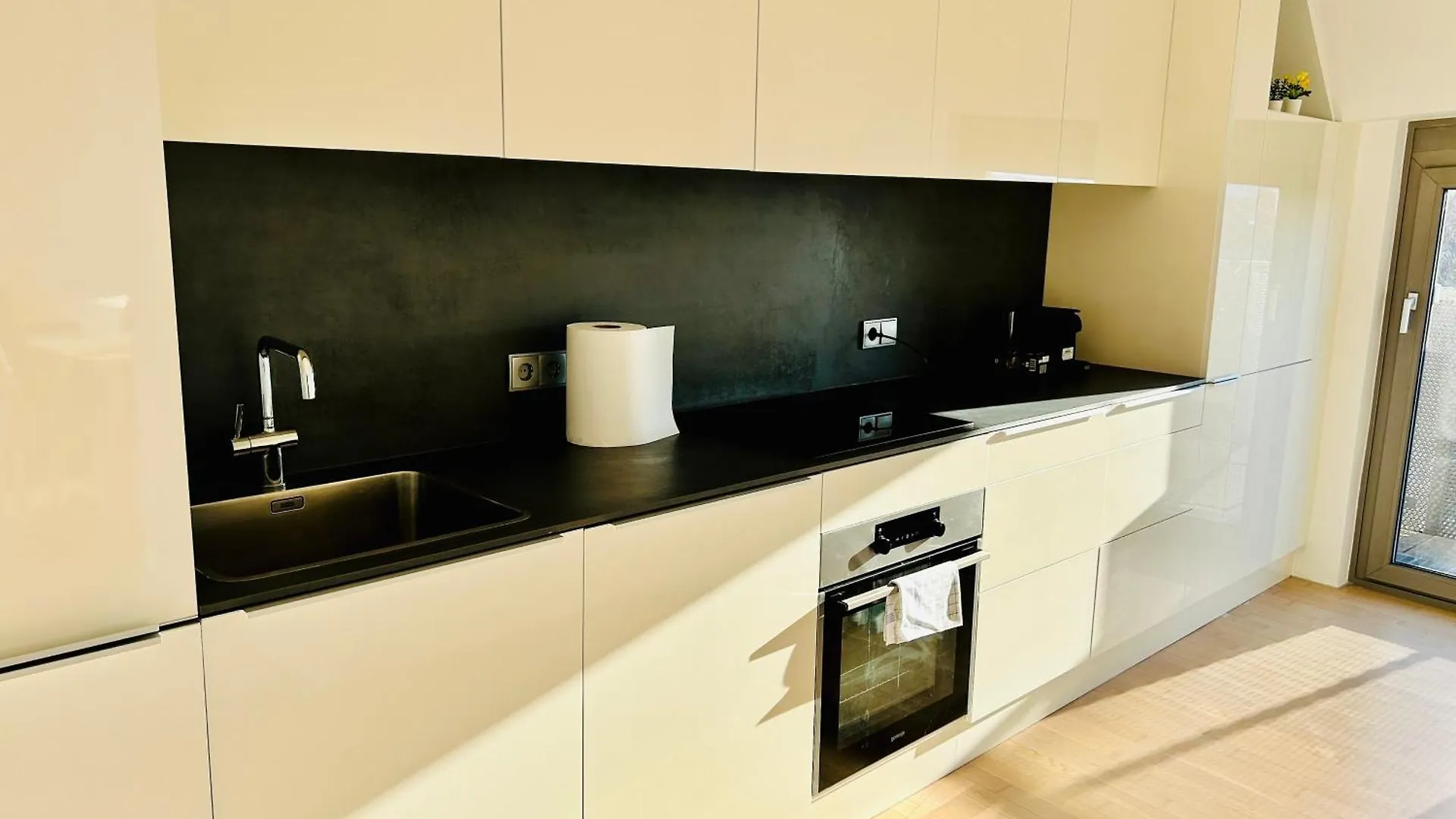 Premium 4 Bedroom Penthouse - Free Parking Vienna